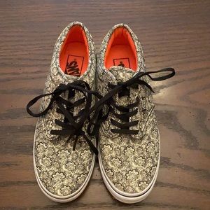 Vans black & white print tennis shoe